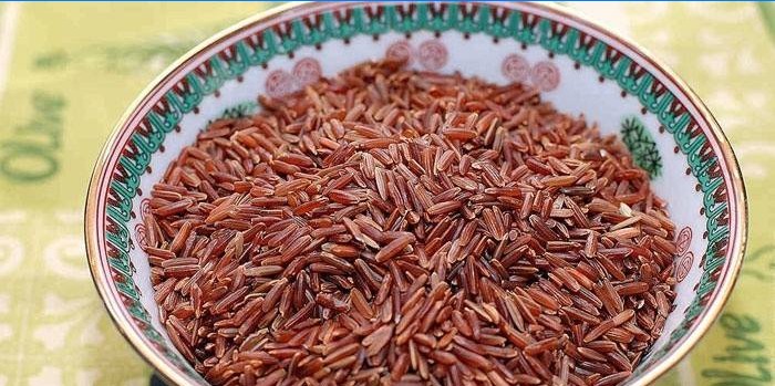 Punane riis taldrikus