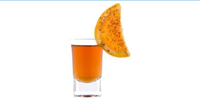Kokteil rummi ja apelsinimahlaga