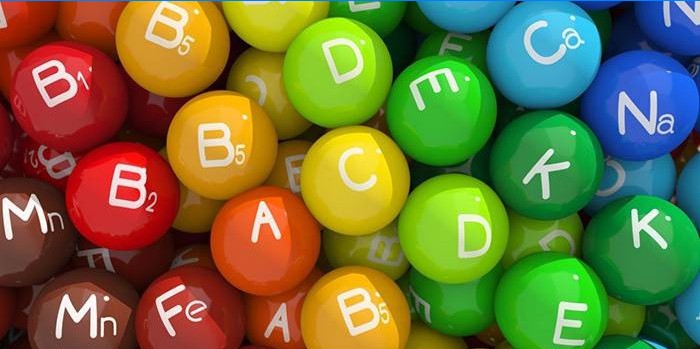Värvilised vitamiinide ja mineraalide ikoonidega pallid