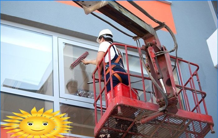 Kuidas puhastada aknaid ja fassaade. Ülemise korruse elanike probleemid