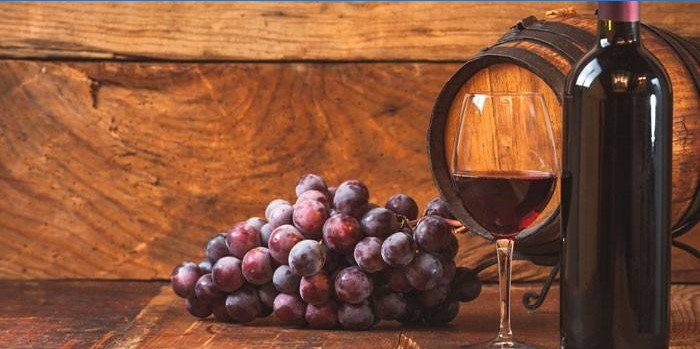 Pudel veini ja viinamarju